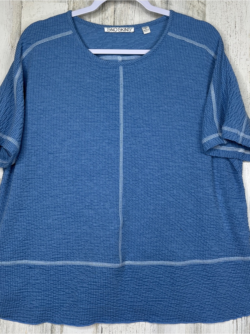 SnoSkins Women's Blue Textured Short-Sleeve Top‎